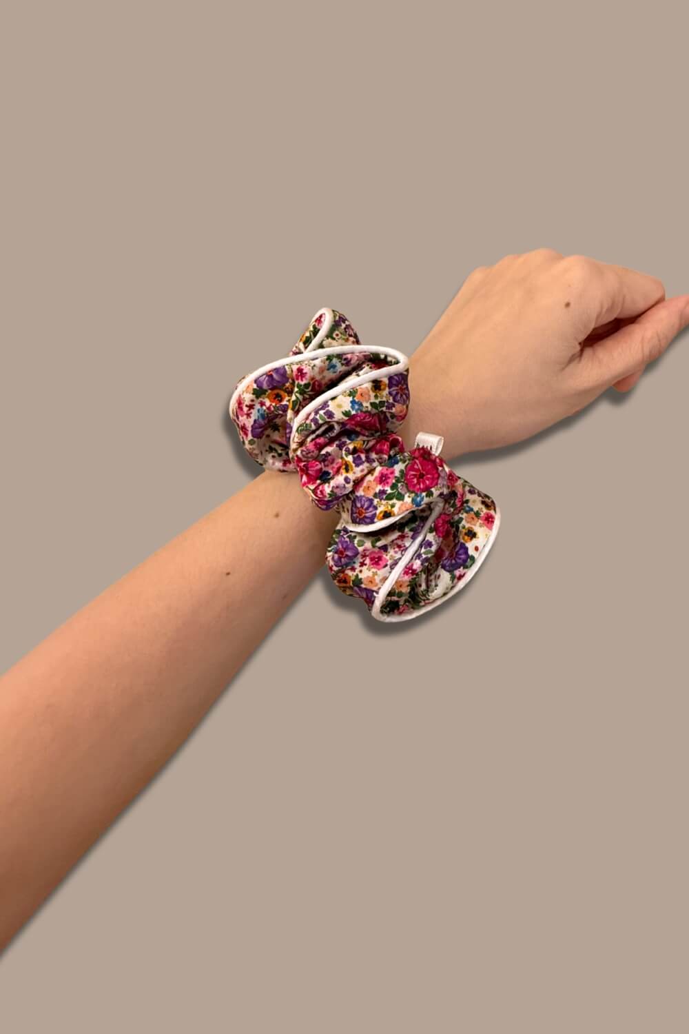 5cm XXL Silk Scrunchies with trimming - Wildflower print - BASK™